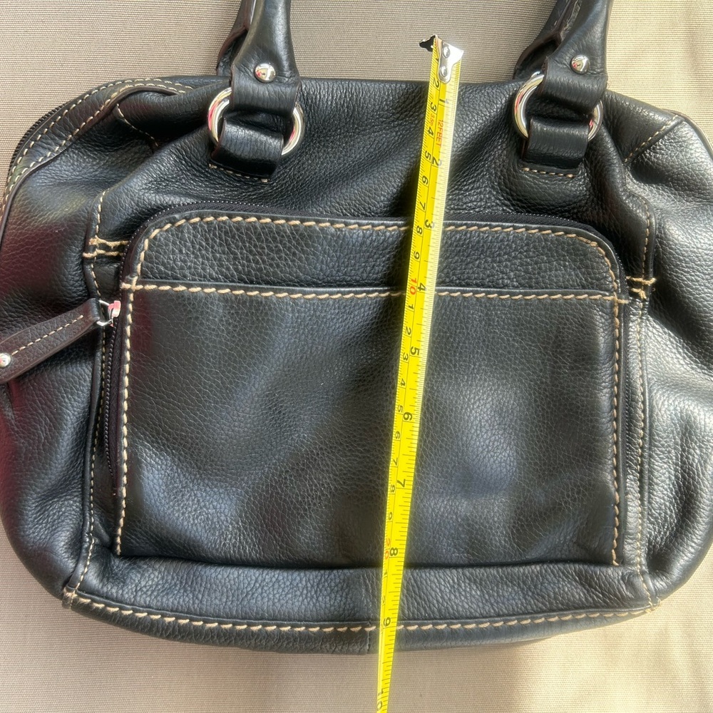 Black handbag purse, Tignanello w/ their iconic lining and multiple compartments - Picture 3 of 10